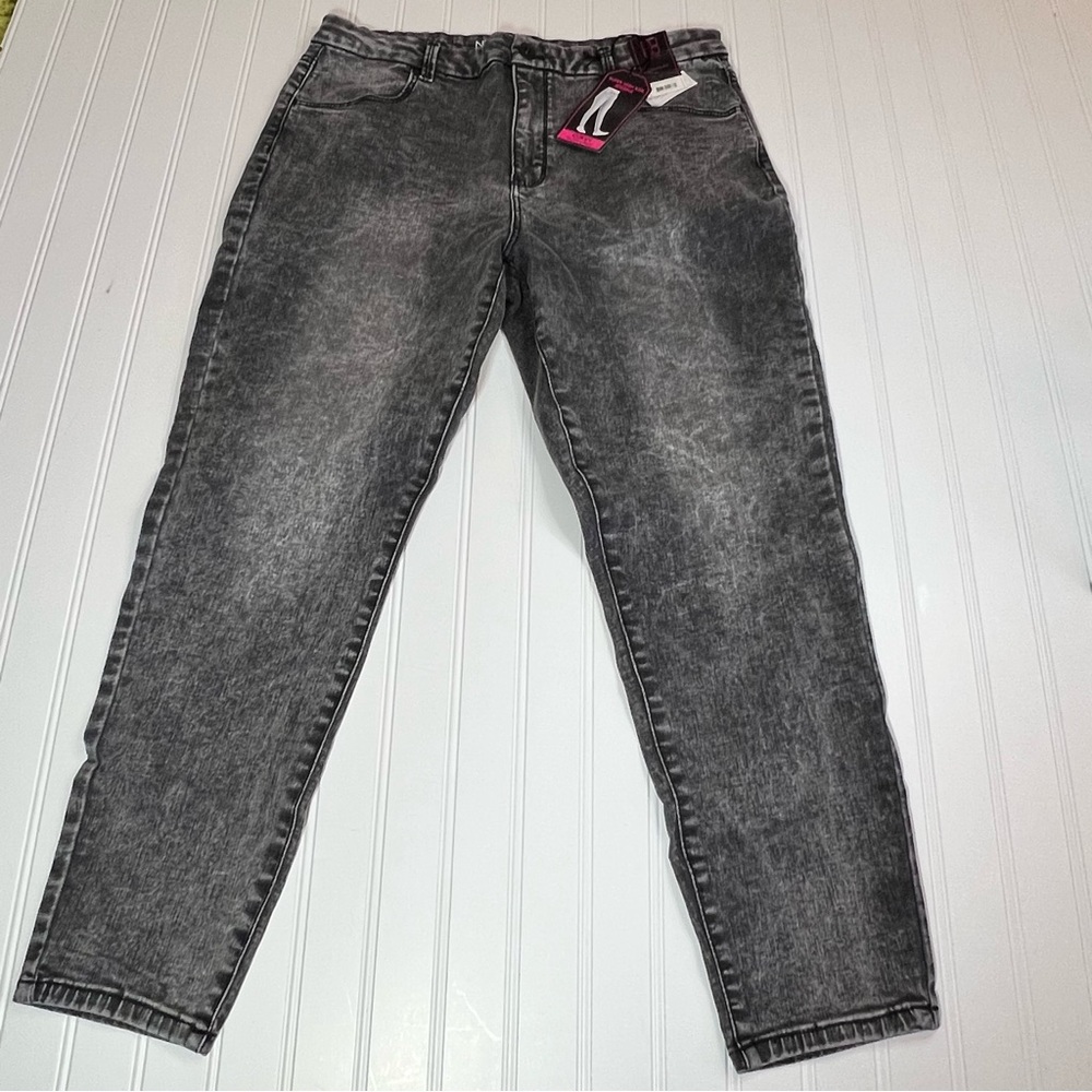 No Boundaries Women's 19 High Rise Acid Wash Black Jeans NWT